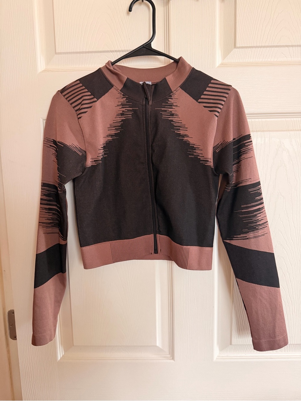 Womens Zip-Front Long Sleeve Jacket in Mauve and Black